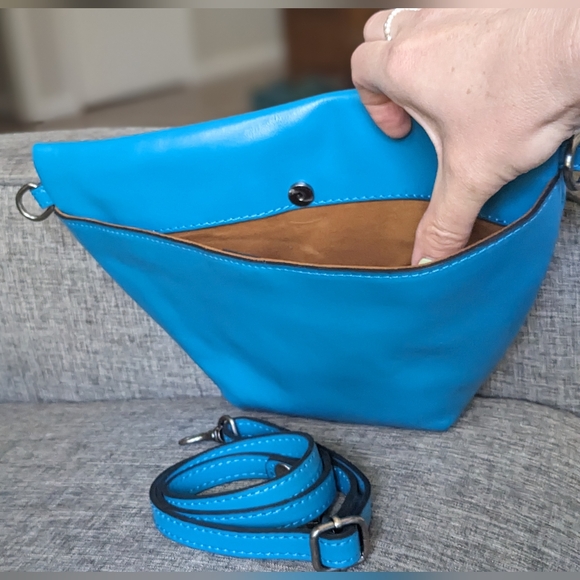 Patricia Nash Tinchi Convertible Sling Bag, Turquoise Leather - Picture 9 of 15